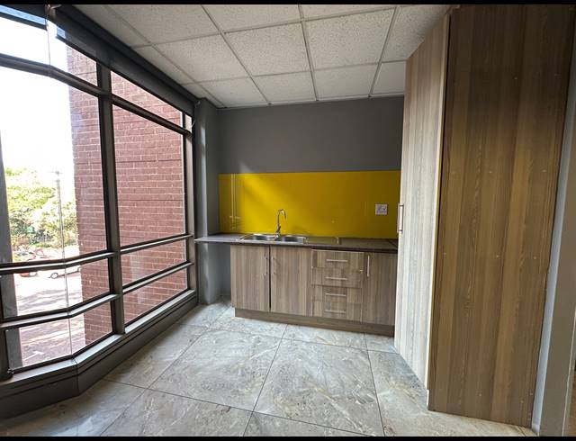 317M² OFFICE TO LET IN WOODMEAD